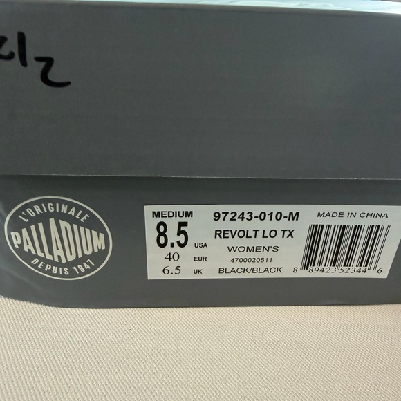 Palladium Womens Revolt Lo Tx Platform Sneakers Size 8.5 Color Black/Black - Picture 9 of 9
